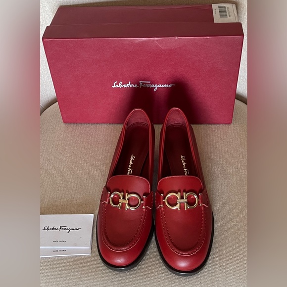 Salvatore Ferragamo Rolo Block-Heel Leather Loafers. New in Box. Size 6D. - Picture 10 of 16